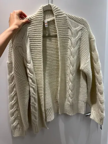 Cardigan Tricot Bege Claro com Detalhes em Trança