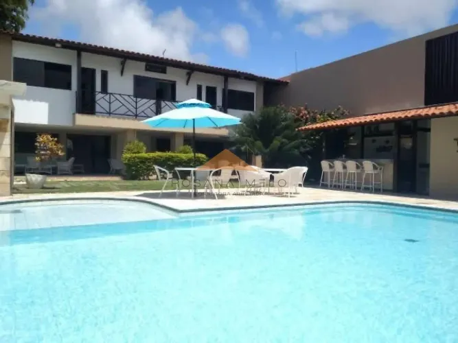 Casa com 4 quartos, 240m², espaço gourmet com churrasqueira, piscina e vaga para 4 carros