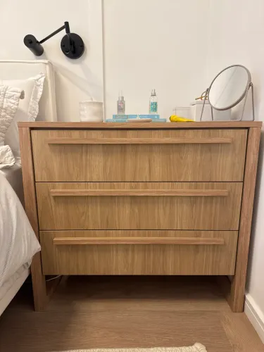 Mesa de cabeceira grande estilo cômoda 