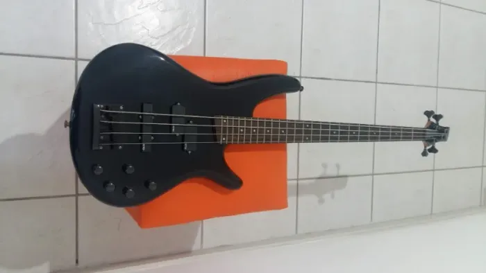 Baixo Ibanez 4 cordas - ativo