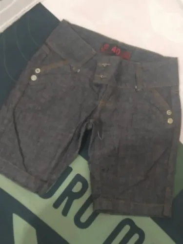 2 shorts feminino tamanho p jeans e tecido fino 
