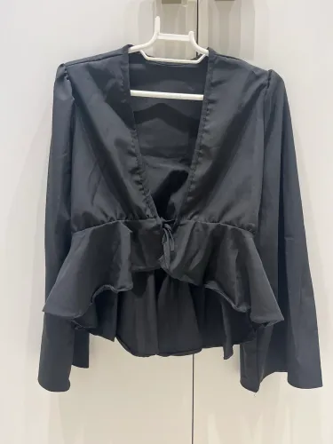 Blusa feminina estilosa TAM P ( nunca usada)