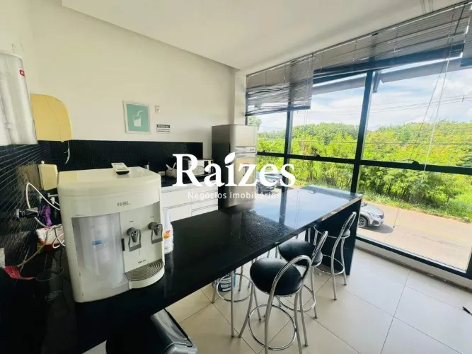 Espaço Comercial de 208 m² com 5 Salas, 6 Vagas e Segurança 24h em Uberlândia bairro Vigil