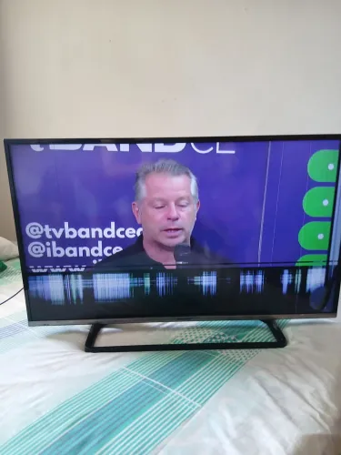TV de 40 polegadas em bom estado com controle apenas uma lista na horizontal