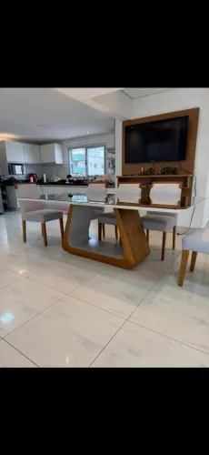 Mesa espelhada com 8 cadeiras maravilhosa