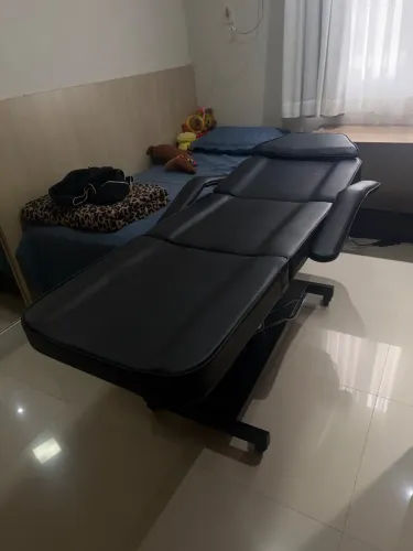 Cadeira Maca Reclinável Hidráulica Preta com Apoio para Pernas