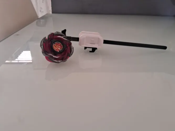 Beyblade x original Beyblade +lançador pouco usado r$100,00