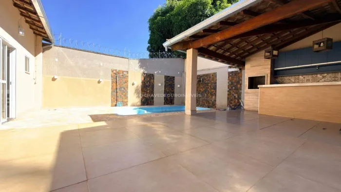 Casa a Venda no bairro Pontal.