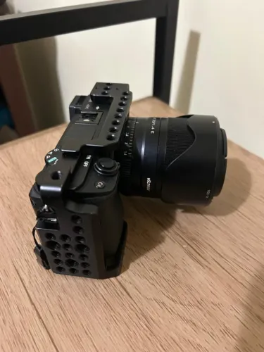 Sony Alpha a6300 + Lente Viltrox 23mm f/1.4 | 4 Baterias + Carregador (Parcelo no Cartão)