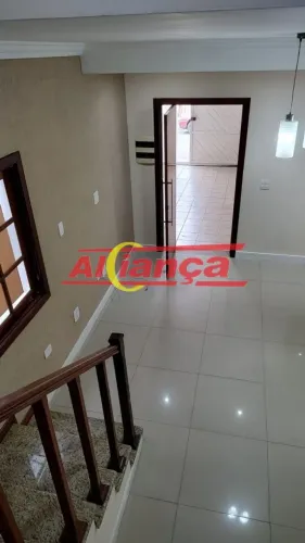 Sobrado Individual 174m², com 3 quartos, 2 vagas e churrasqueira para locação no Jardim Ot