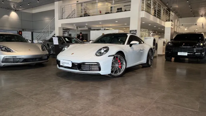 Porsche 911 Carrera 3.0 24V H6 PDK 2024