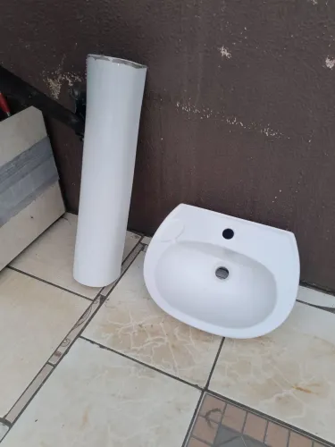 Pia pequena +coluna banheiro ou área externa 