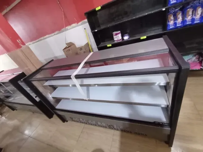 VITRINE NEUTRA POLAR 1.75MT NOVO