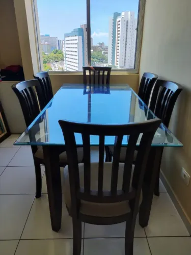 Mesa de vidro para 6 pessoas