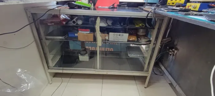 BALCÃO VIDRO E ALUMINIO EXPOSITOR E BAU ACABAMENTO LISO