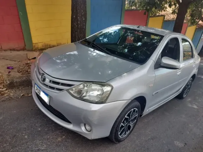Toyota Etios X Sedan 1.5 Flex 16V 4P Mec. 2014