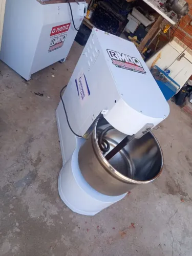 Vende-se uma masseira espiral 25 kilos monofásico *71