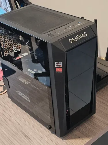 PC Gamer AMD Ryzen 4600G/RX 6600M/16GB Ram/512 SSD