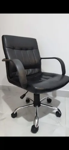 Cadeira giratória confortável 
