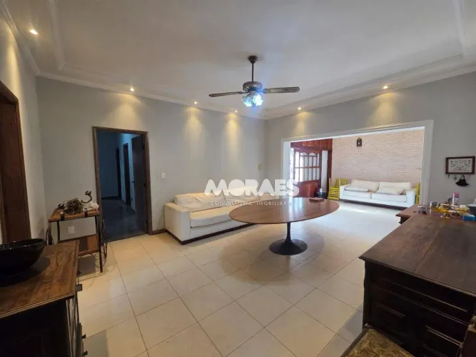 Casa com 3 quartos, sendo 1 suíte para alugar, 250 m² por R$ 8.500/mês - Jardim Estoril II