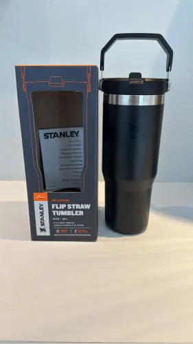 STANLEY TUMBLER TÉRMICO FLIP STRAW BLACK 2.0 | 887ML | ORIGINAL - NOVO