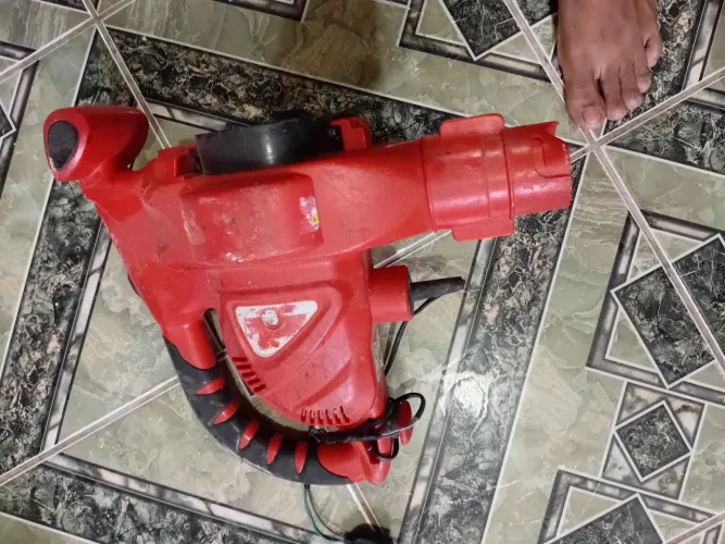 Carrinho e soprador de grama semi novos
