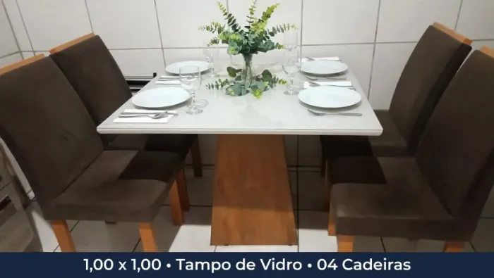 Mesa de Jantar quadrada 4 cadeiras