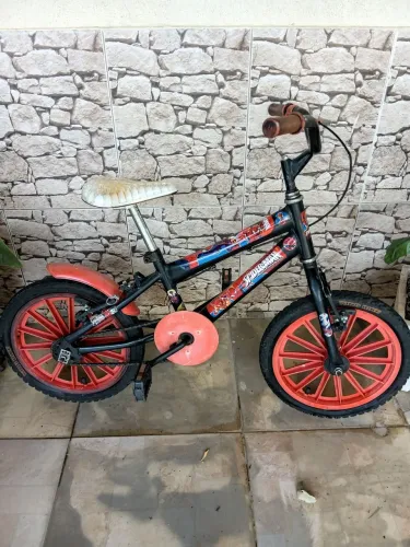 Bicicleta bmx aro 10 personalizado com adesivo homem aranha 130 $