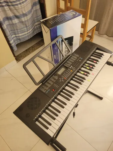 Vendo teclado musical CST 300