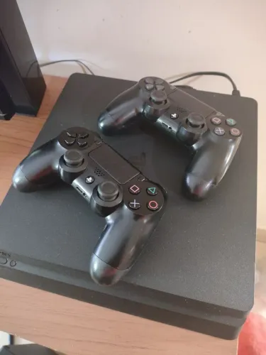 Playstation 4 slim 2 controles e Vários jogos. Pego PS3 na troca