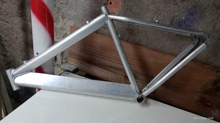 QUADRO DE BICICLETA EM ALUMÍNIO CALOI 