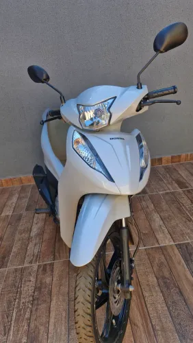Vende se uma Honda Biz