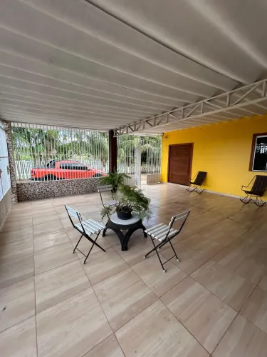 Casa ampla com 3 quartos sendo 1 suíte e com espaço para eventos no bairro Bonsucesso em R