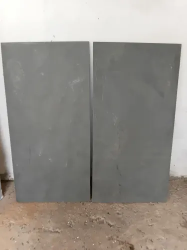 Pedra de ardósia, com 1 metro quadrado, sendo 2 de 0,50 x 1,00. Ideal para bancadas .