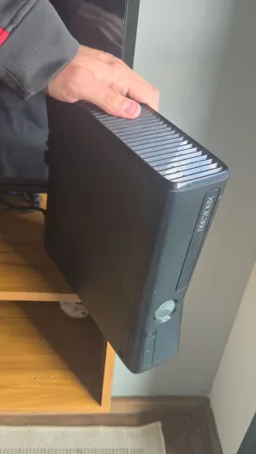 Xbox 360 Slim RGH 3 - Completo e pronto para jogar