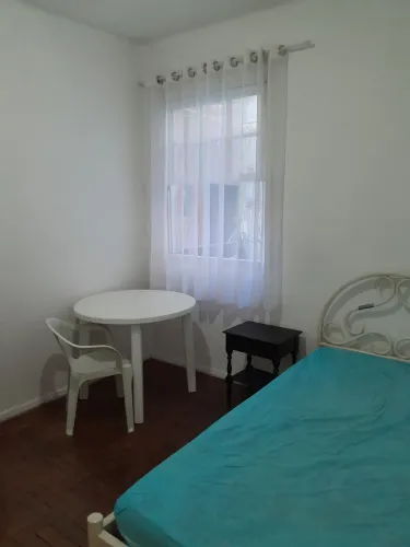 Alugo quarto na Rua do Imperador para rapaz, somente para estudante.