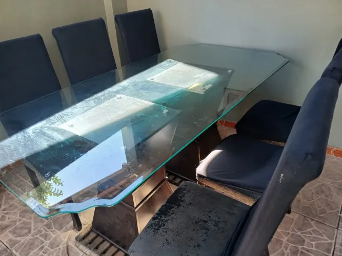 Mesa de Vidro com 6 cadeiras
