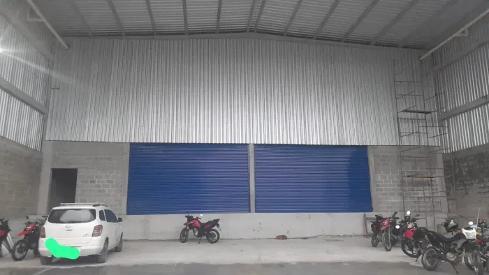 Galpão Premium de 1.000m² Próximo à BR: Doca Elevada e Piso 30Mpa (Nunca Alugado)