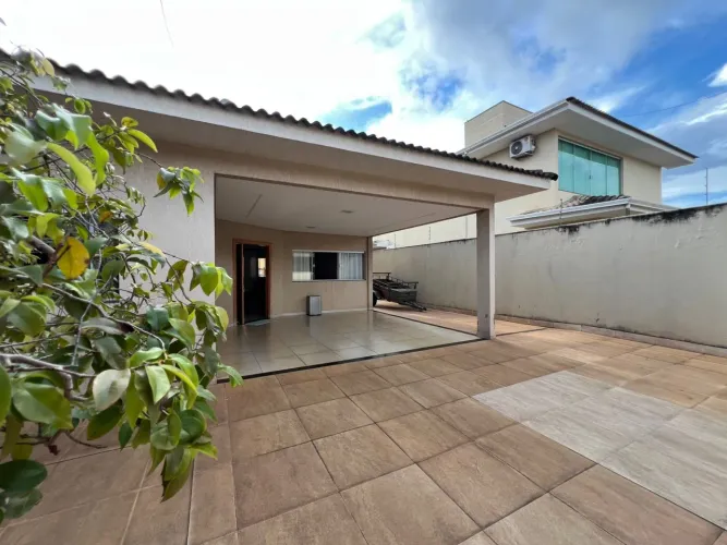 Vende se uma linda casa no jardim América 
