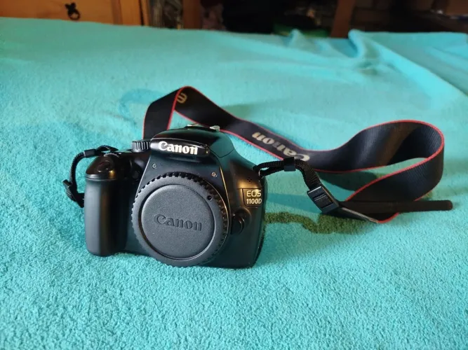 Câmera Cânon fotográfica 1100D