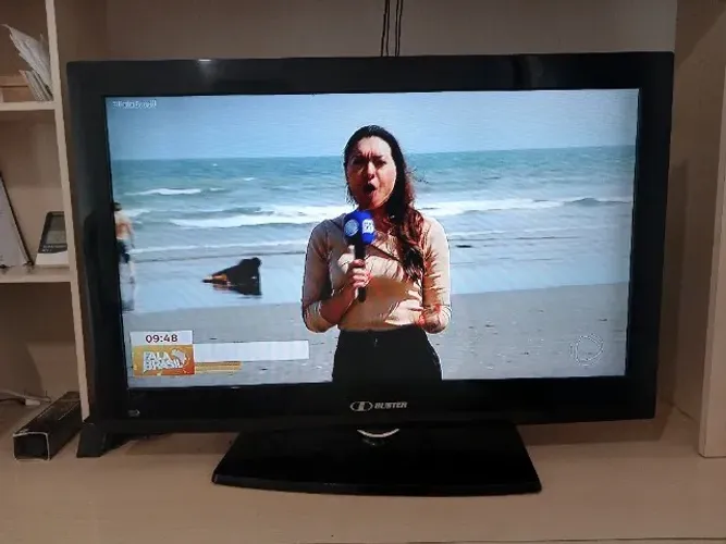TV BUSTER 32" E APARELHO DVD PHILIPS