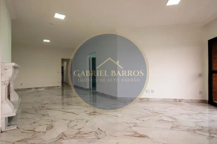 Apartamento recém reformado com 205m², 4 quartos, 2 suítes, 5 banheiros e 2 vagas no bairr