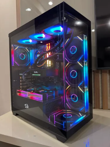 PC Gamer Ryzen 7 7800x3D + RTX 5060Ti Novo sem uso - Em até 18x