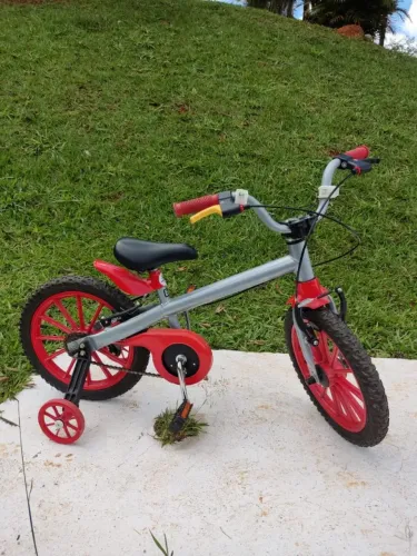 Bicicleta Aro 16 (usada) com limitador de giro.