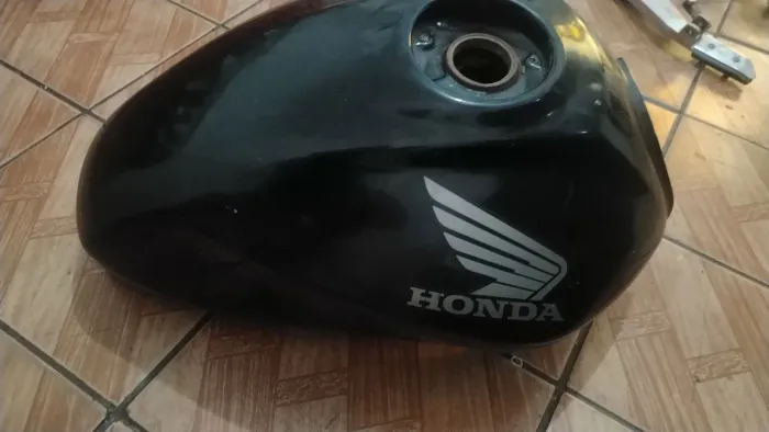 Tanque e escapamento 
