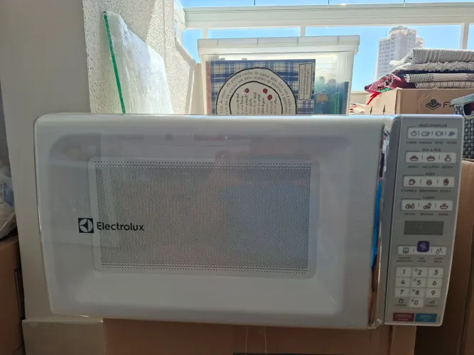 Microondas electrolux com pouco uso 127v branco com várias funções Bom estado para quem 