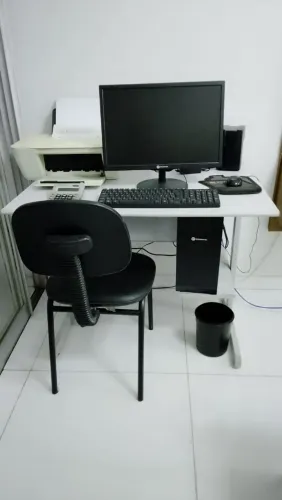 Computador Intel I3 Core 4G, 120GB, Linux Goldent