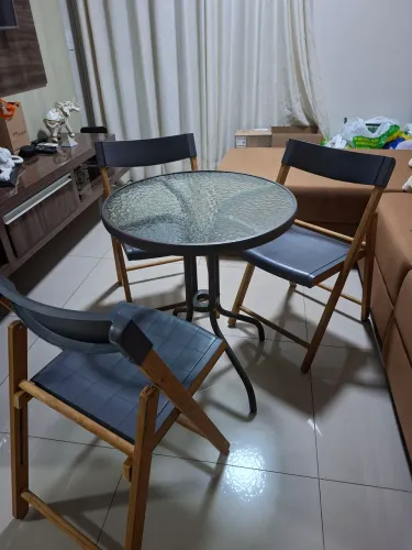 Mesa com 3 cadeiras