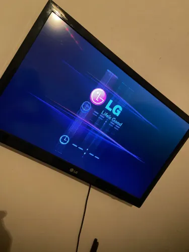 Vendo tv LG 32 Polegadas com linha na imagem