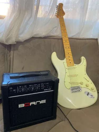 Guitarra Tagima TG-530 strato com amplificador Borne e acessórios